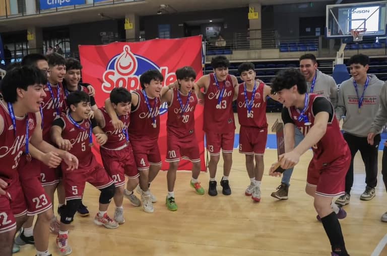 Básquetbol del Colegio Internacional Alba de Maipú se corona en la Copa Soprole UC y en la fase comunal de los Juegos Deportivos Escolares sub-17
