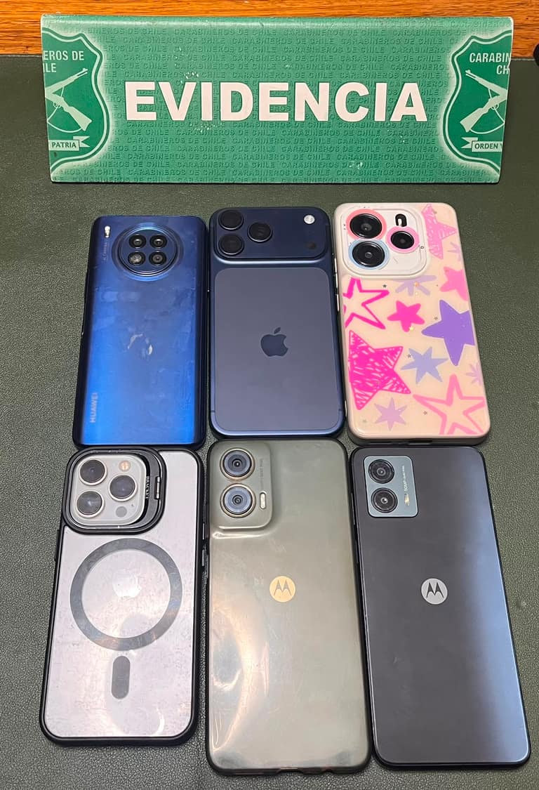 Carabineros detiene a tres sujetos que robaban celulares en paraderos de Camino a Melipilla