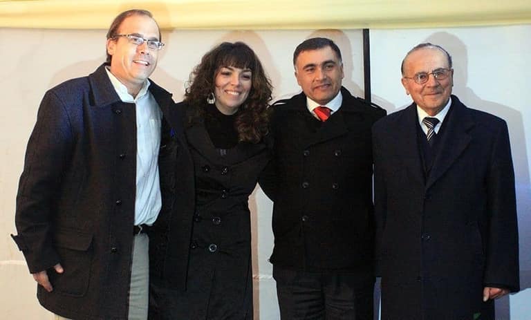 Alberto Undurraga, Carol Bortnick, Christian Vittori y Herman Silva, posando en el acto de Vittori