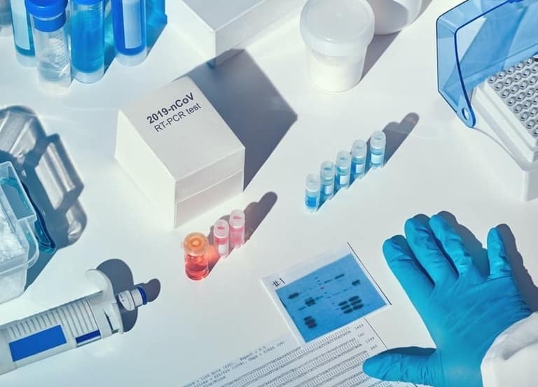 Algunos de los materiales de PCR que se usan en el laboratorio para detección de coronavirus.