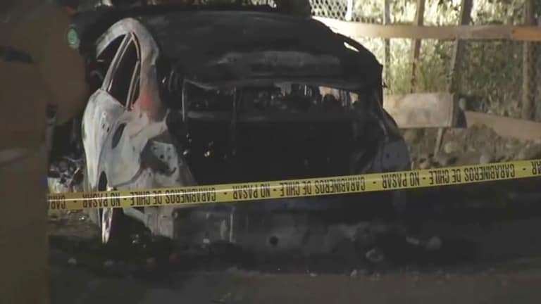 cadáver dentro de auto quemado