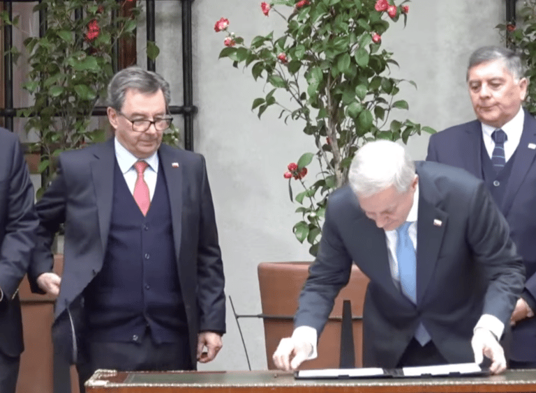 Presidente Kast firma reforma constitucional sobre el crimen organizado y pide al Congreso acelerar su tramitación