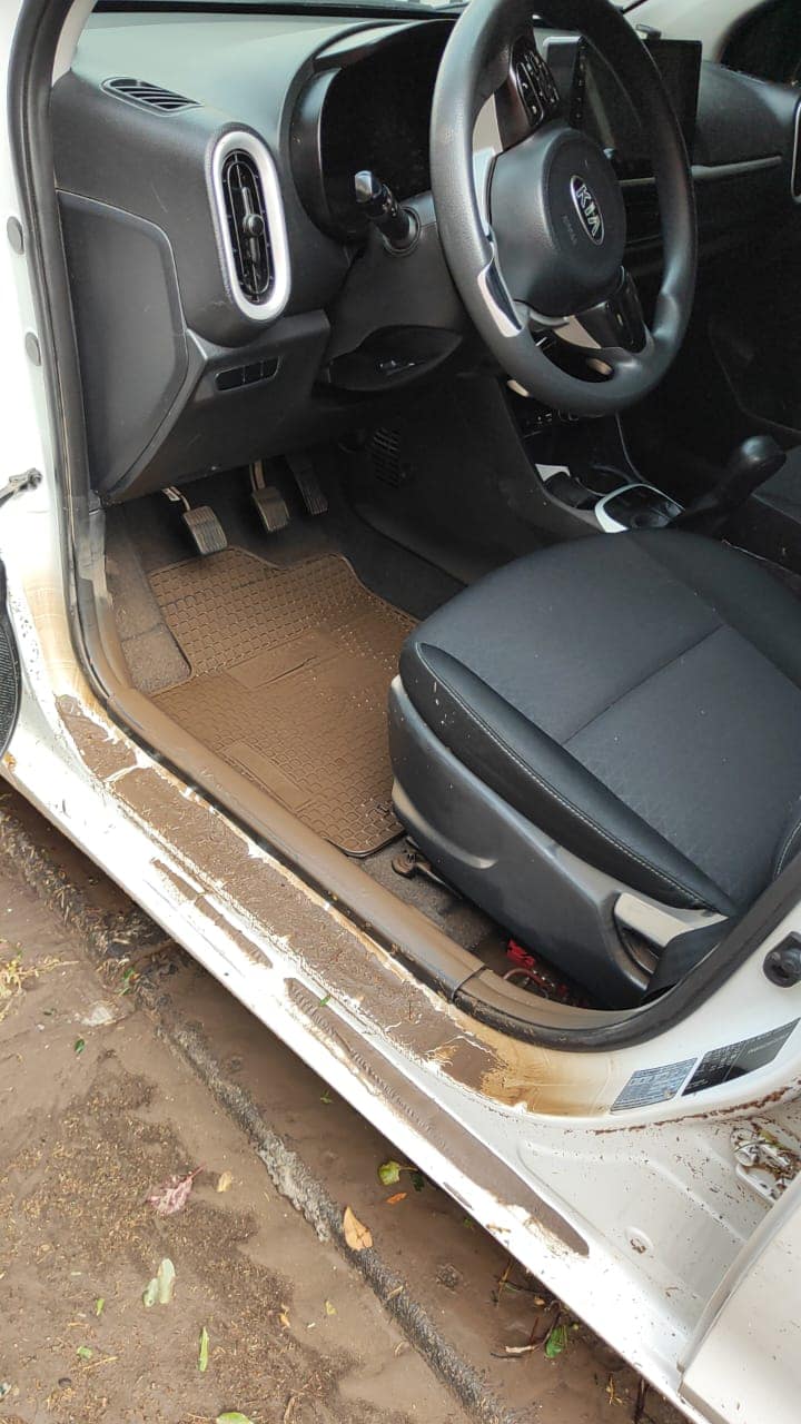 Pérdidas de autos en Maipú tras la inundación: el caso de una madre que quedó sin su único medio de transporte para trabajar y cuidar de su familia con necesidades de salud permanentes
