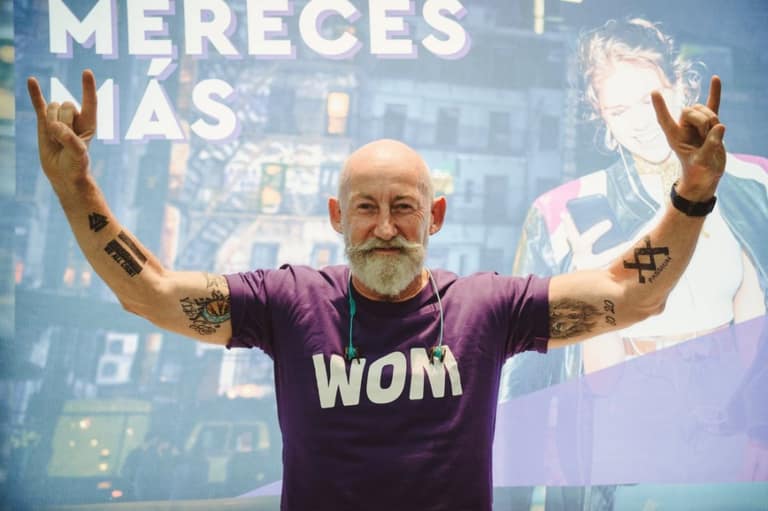 Chris Bannister, Tío WOM en Chile