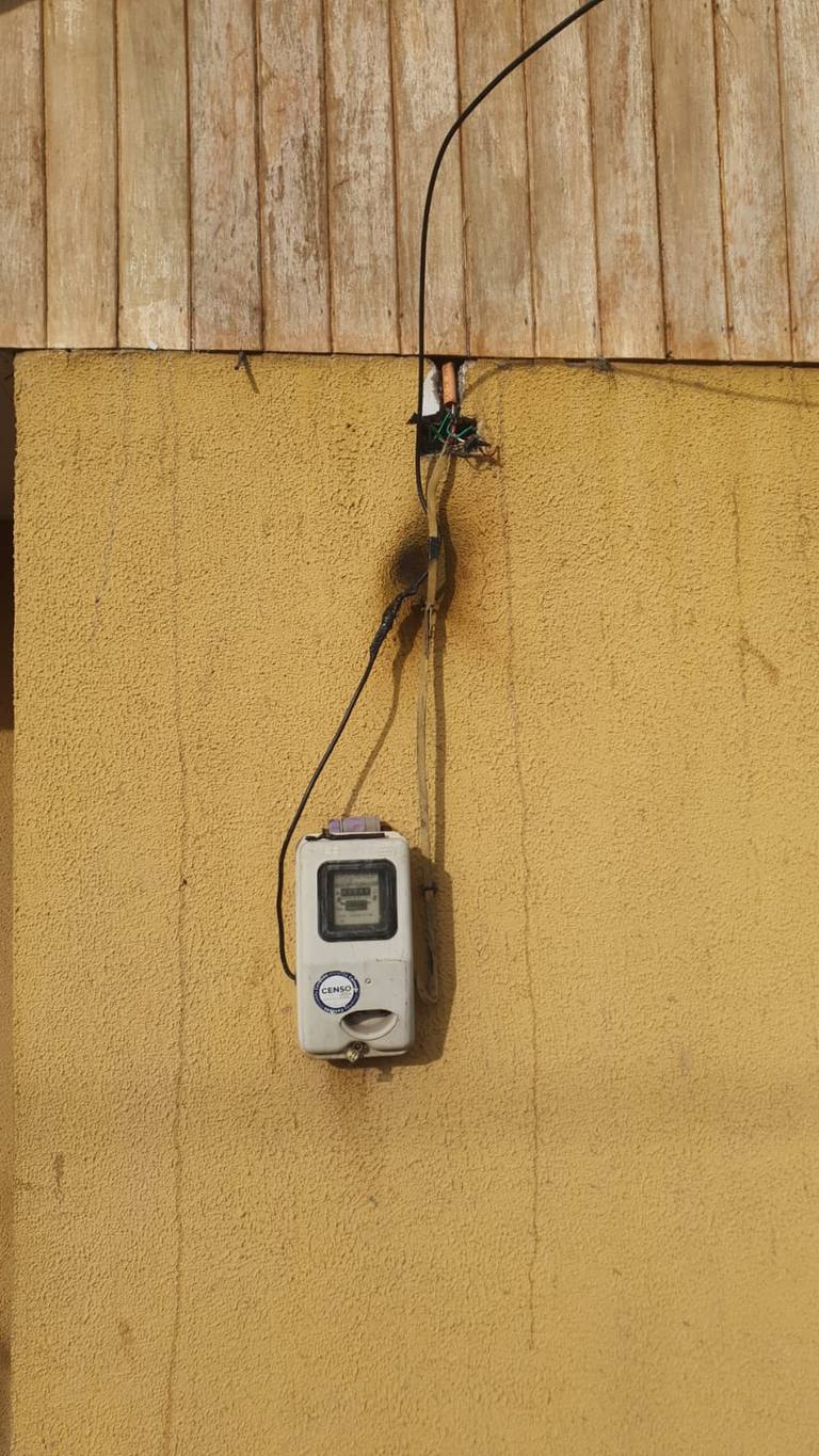 Enel repara cable en mal estado