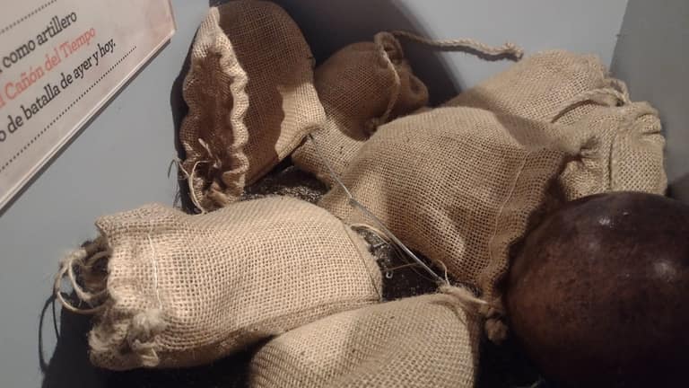 sacos de pólvora usado por el ejército patriota comandado por San Martín