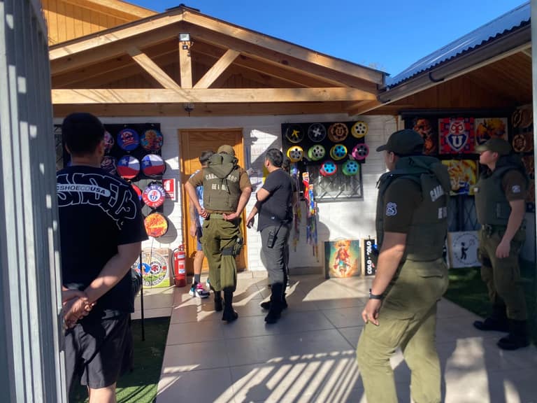 Detienen a hombre por venta de hilo curado en Parque Tres Poniente de Maipú: incautan volantines, carretillas y dinero en efectivo