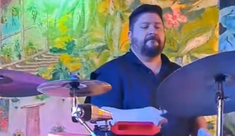 Carlos Espinoza, director de percusiones de Orquesta Bohemia Latina