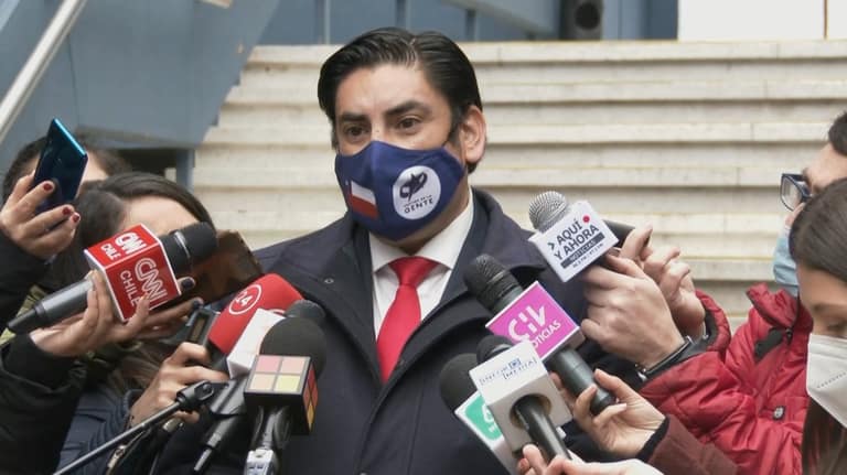 Rubén Oyarzo realizando test de drogas