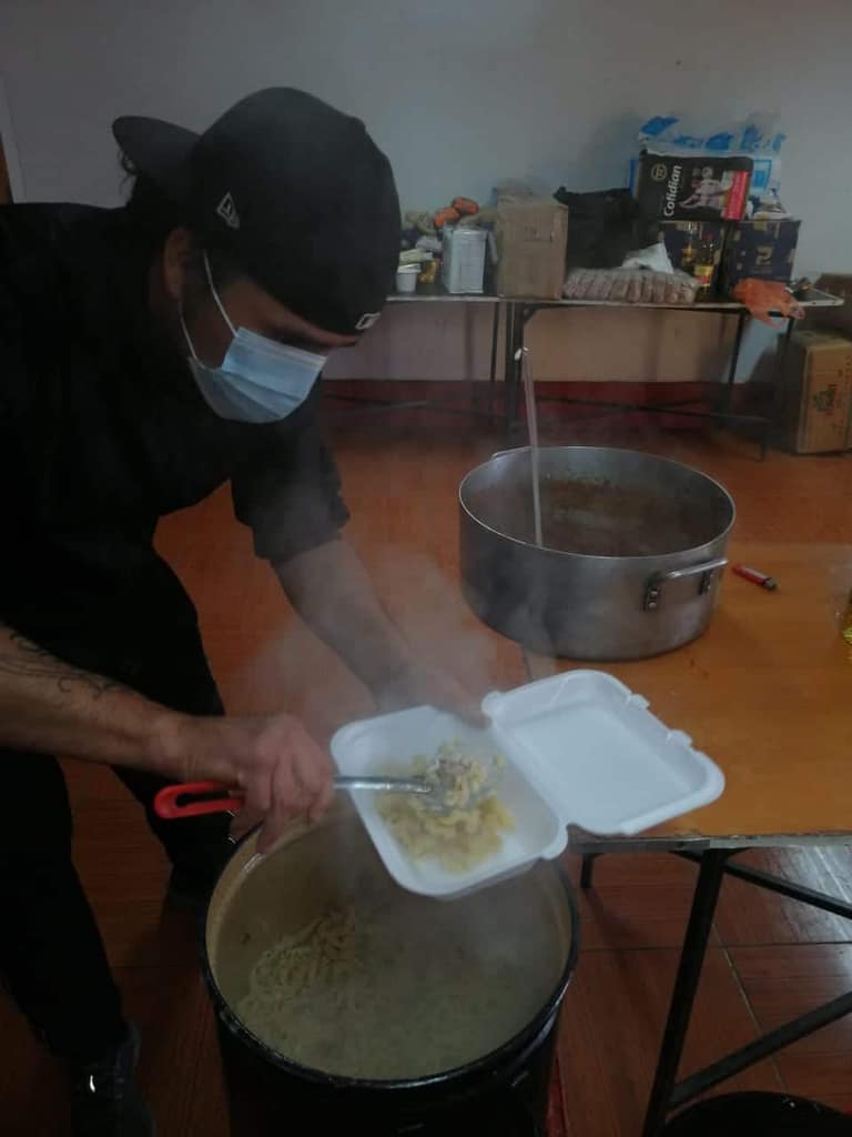 La pandemia no ha pasado: Conoce a algunas de las ollas comunes que funcionan en Maipú