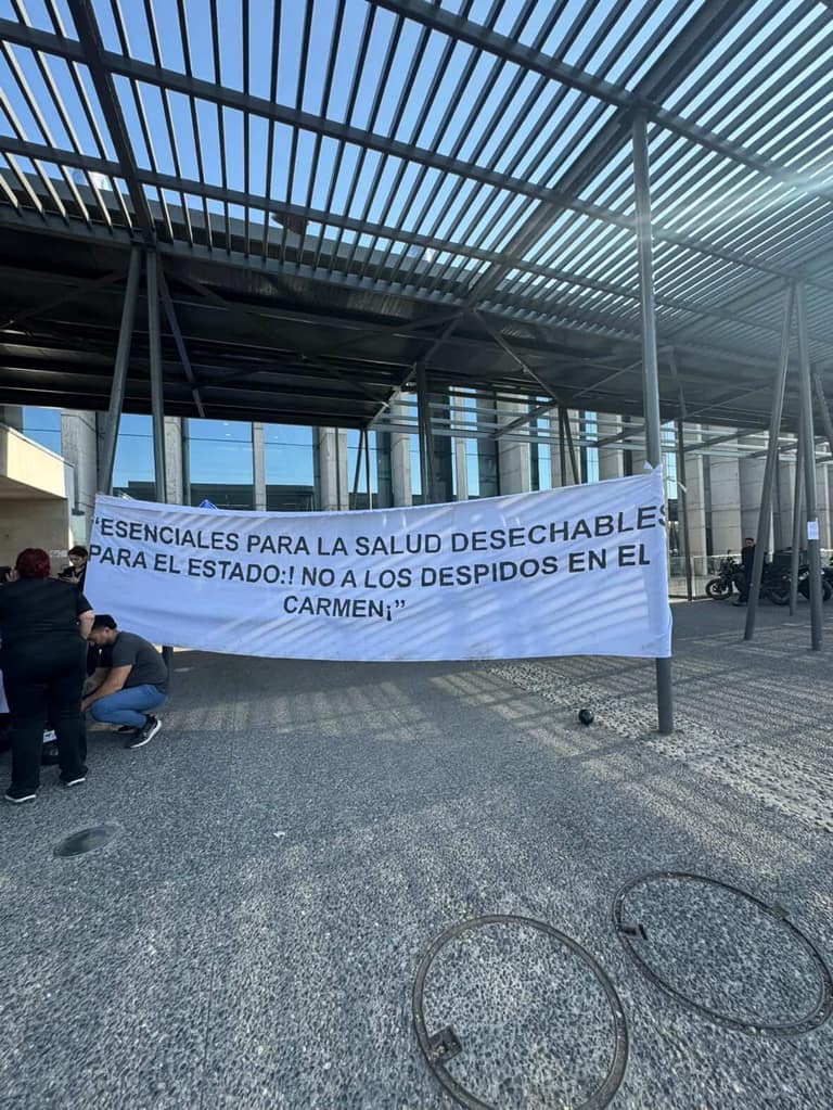 Honorarios del Hospital El Carmen protestaron en Rinconada y acusan agresión de Carabineros