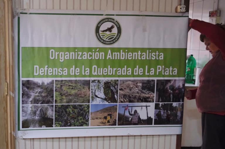 La presidenta de la Organización Ambientalista Defensa de la Quebrada de la Plata, María Muga, en su casa. Foto por Elisa Oviedo