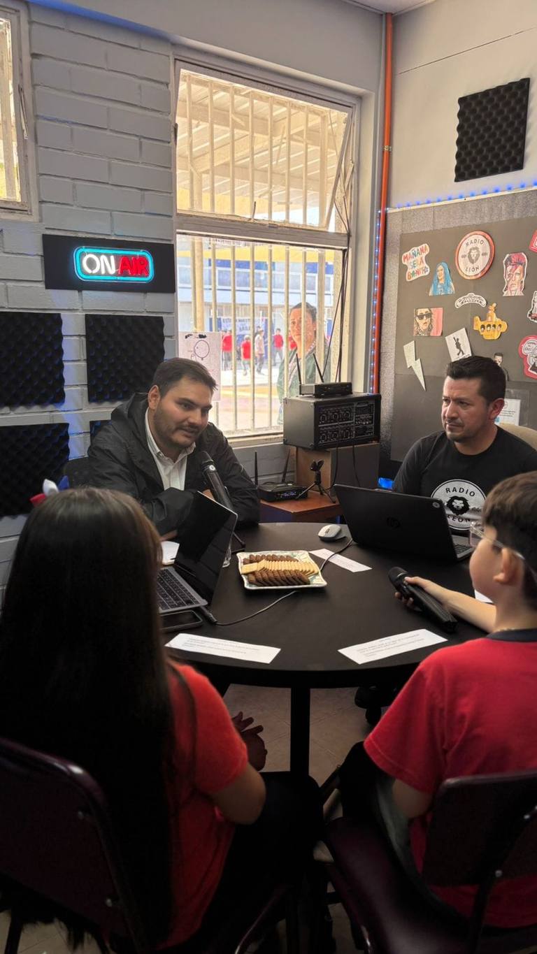 Radio León cumple 3 años al aire: conoce la historia de la emisora nacida en la Escuela León Humberto Valenzuela de Maipú