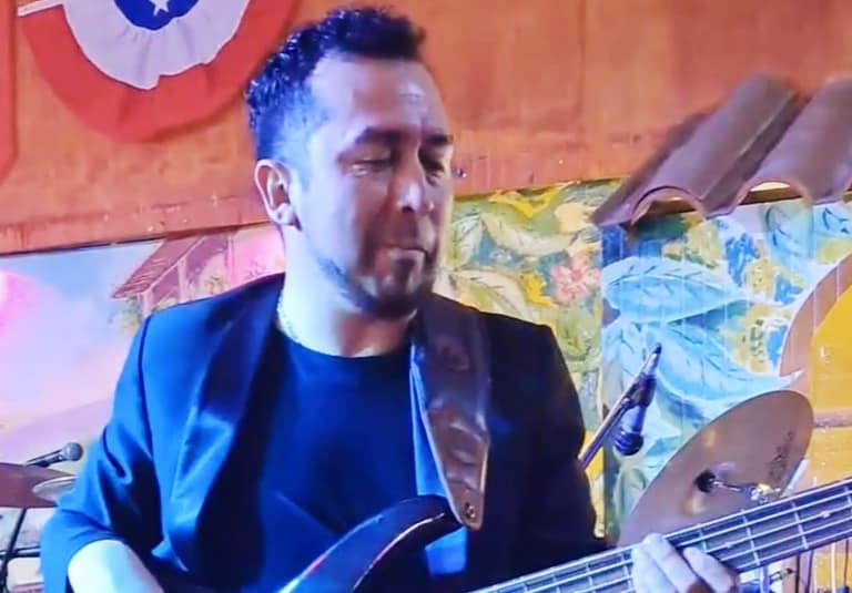 Nélson Castillo, bajista Orquesta Bohemia Latina