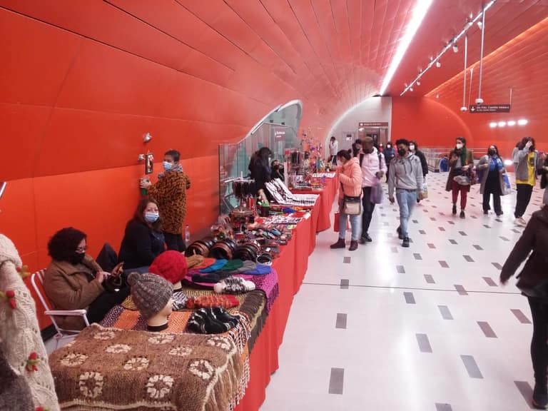 Artesanos de Mercado a un Metro