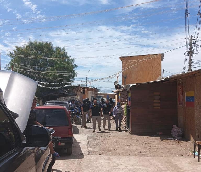 PDI realiza fiscalización migratoria en Maipú