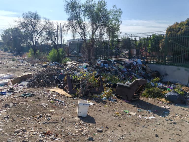 Basural en Del Ferrocarril
