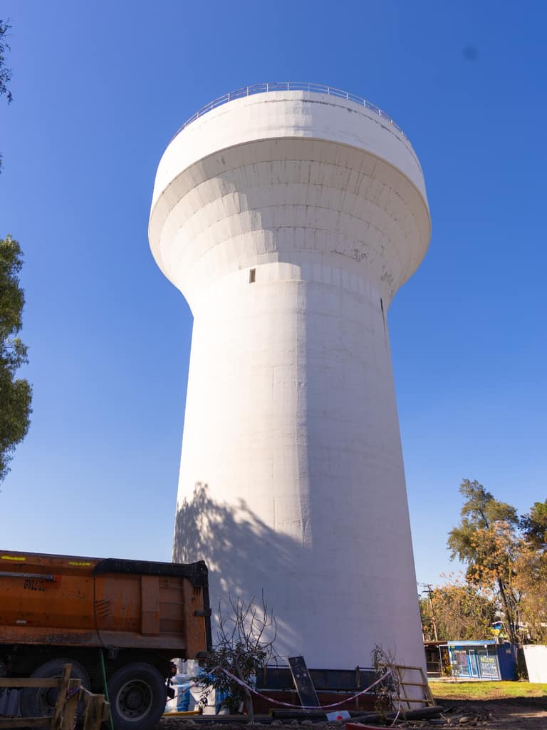 Avanza obras del estanque «El Tranque»: duplicará la capacidad de almacenamiento de agua y fortalecerá la seguridad hídrica para miles de familias de Maipú