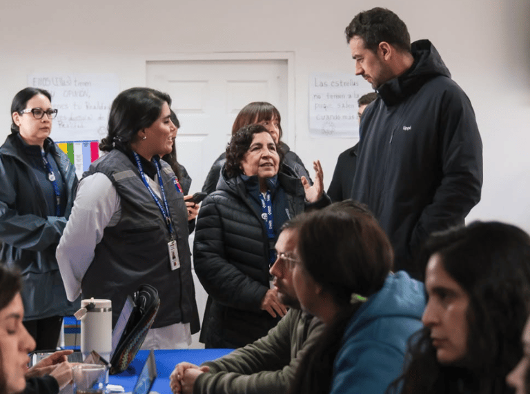 Seremi de Salud y municipio de Maipú encabezaron operativo de vacunación contra hepatitis A y tétanos tras sistema frontal