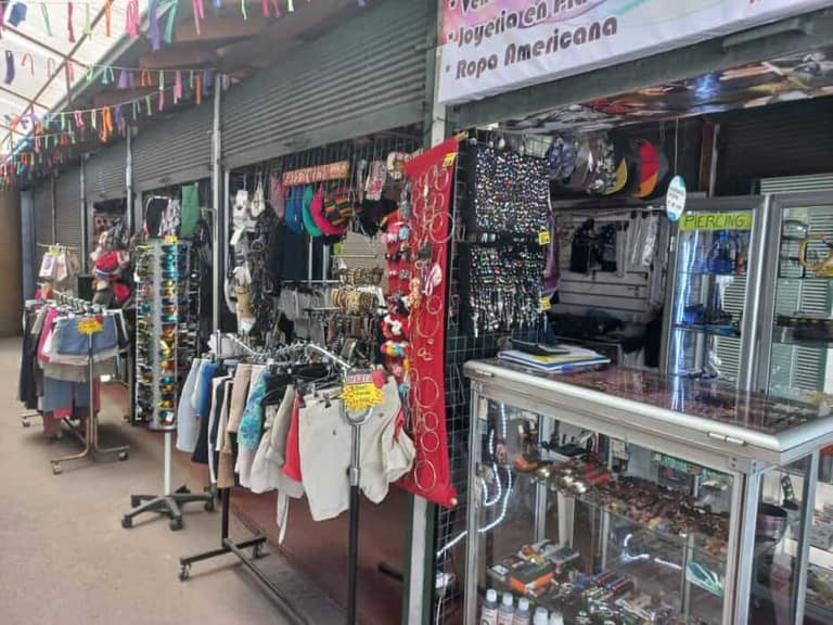 7 arrendatarios de la ex feria artesanal se movieron al persa de Maipú