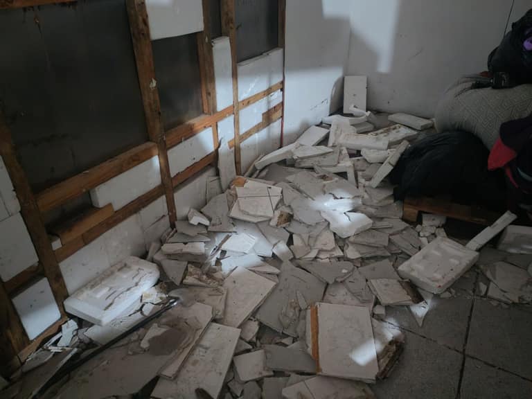 Familias de la Villa El Sol continúan trabajando en los destrozos que dejó el sistema frontal