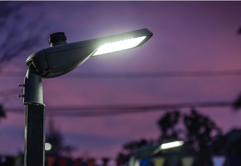 Municipalidad de Maipú realiza cambio de luminarias en Maipú