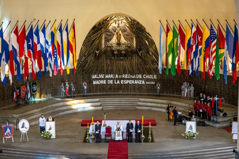 Municipio, Ejército y Templo Votivo celebraron tradicional Te Deum de Acción de Gracias de Fiestas Patrias en Maipú