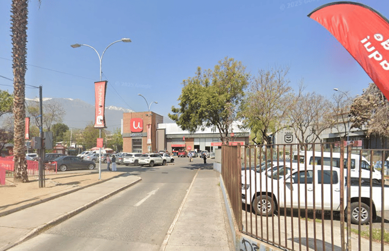 Unimarc de Príncipe de Gales, ubicado en el terreno en que estaba "La Carpa" de Violeta Parra.