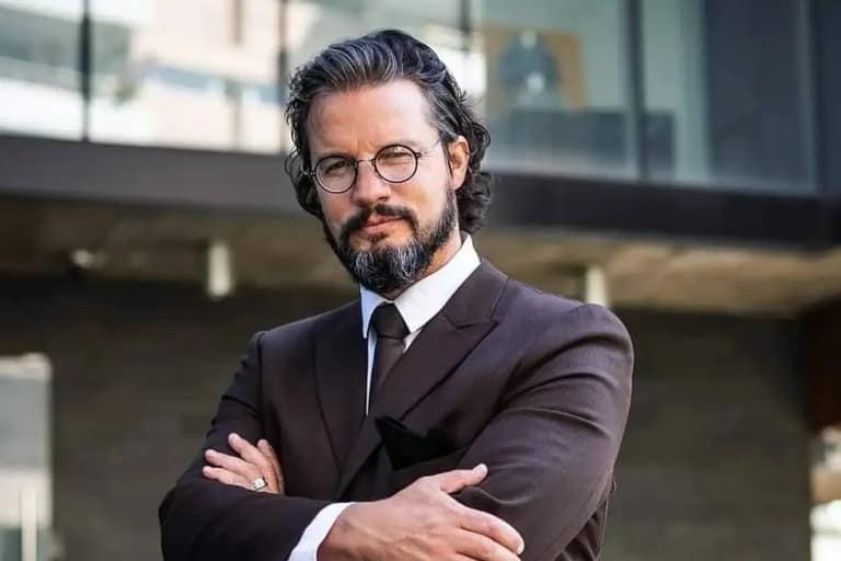 Doctor File va por el distrito 8
