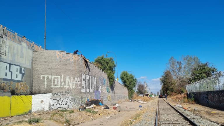 EFE y el Municipio de Maipú están recuperando terrenos en el sector del Camino a Melipilla