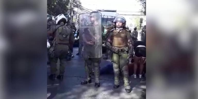 Dos jóvenes habrían sido atropellados por motoristas de 52 Comisaría Maipú: primer saldo de super mochilazo en Maipú