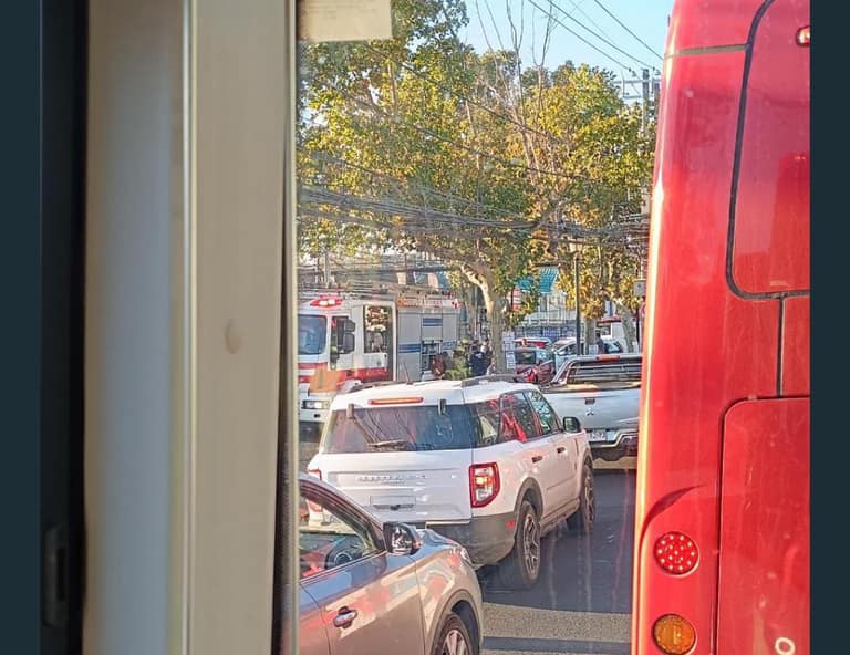 Se registra accidente en Avenida Pajaritos donde una mujer termina atropellada