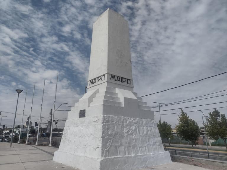Monumento al Abrazo de Maipú de la Batalla de Maipú