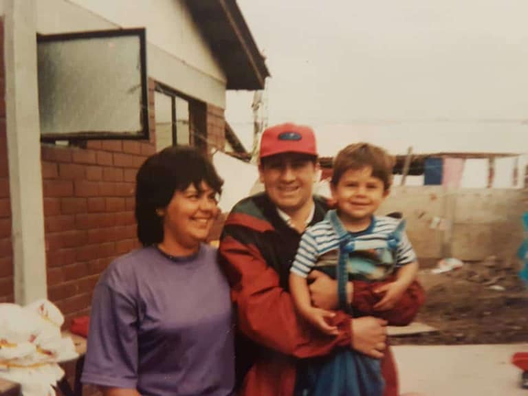 César Leiva, cuando pequeño en Maipú