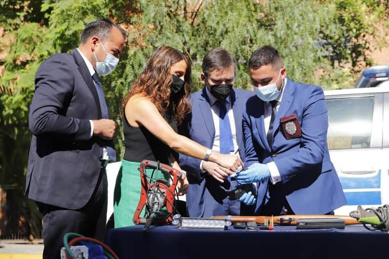 Desbaratan banda de falsos policías: realizaban allanamientos para robar