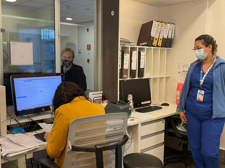 El laboratorio del hospital el Carmen abrirá los días domingo