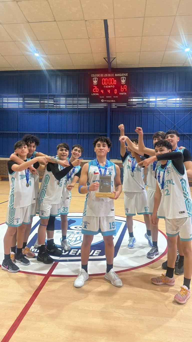 Básquetbol del Colegio Terraustral Oeste de Maipú asciende de categoría en la Copa Soprole UC