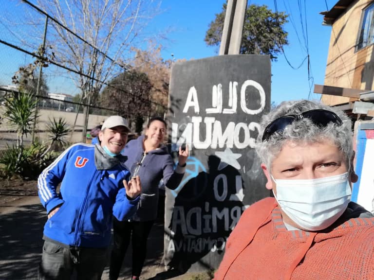 La pandemia no ha pasado: Conoce a algunas de las ollas comunes que funcionan en Maipú