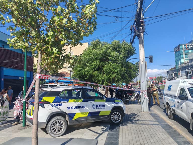 cuerpo hallado en pileta plaza de Maipú