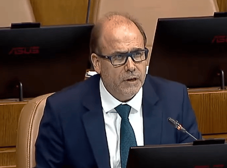 Alberto Undurraga en la votación por la reforma de pensiones