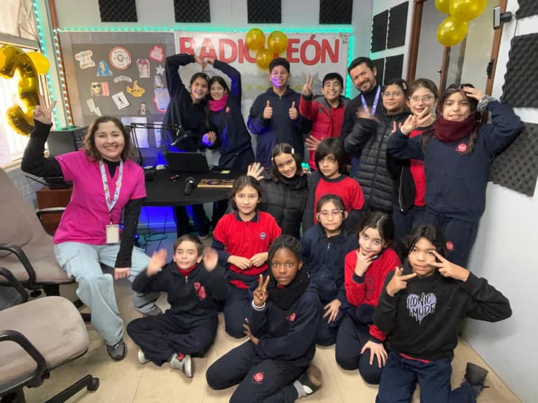 Radio León cumple 3 años al aire: conoce la historia de la emisora nacida en la Escuela León Humberto Valenzuela de Maipú