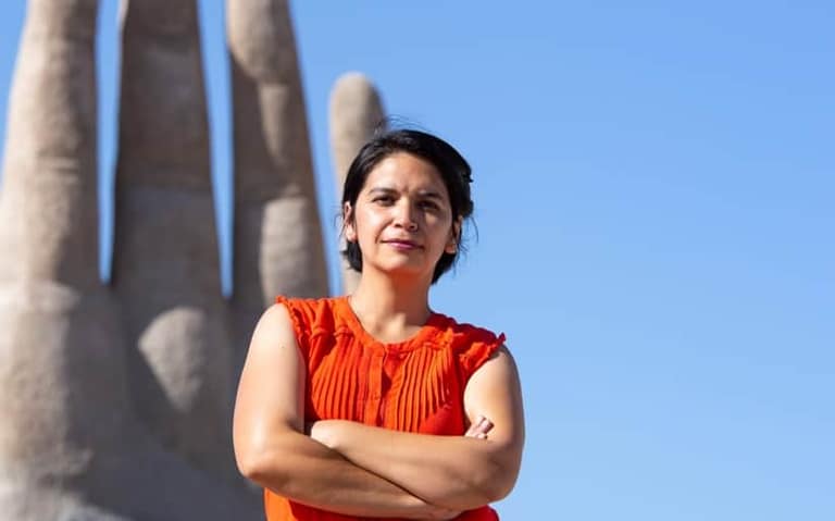 Cristina Dorador en la mano del desierto