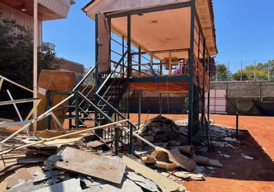 destruccion club de tenis