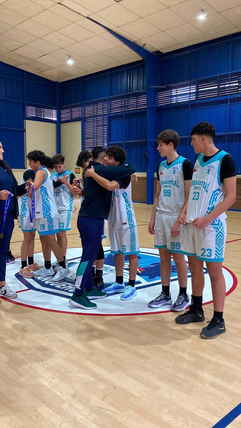 Básquetbol del Colegio Terraustral Oeste de Maipú asciende de categoría en la Copa Soprole UC