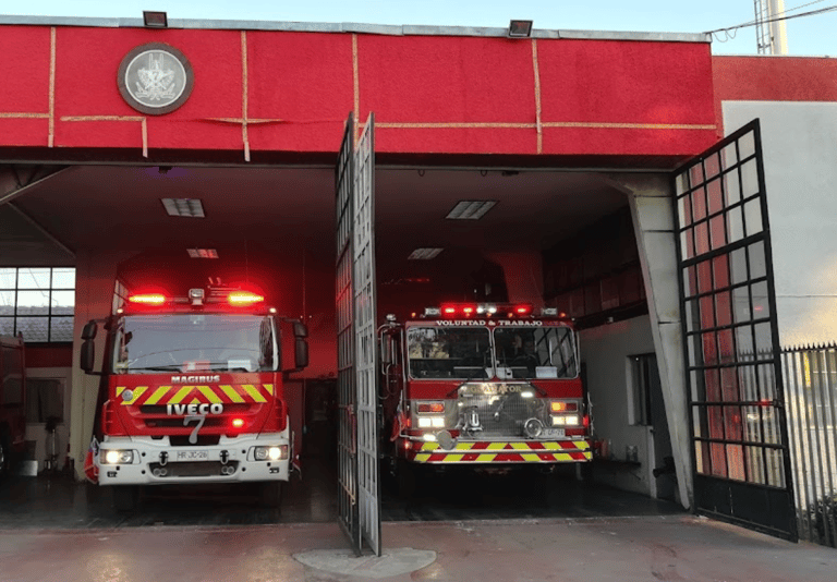 Séptima Compañía de Bomberos de Maipú vuelve a enfrentar problemas con la feria: no podrían salir a emergencias por bloqueo de salida