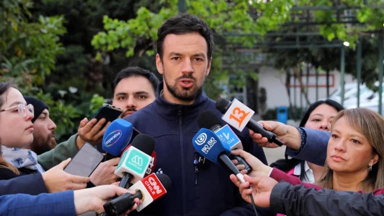 Alcalde de Maipú, Tomás Vodanovic, da declaraciones a los medios por caso Barriga.