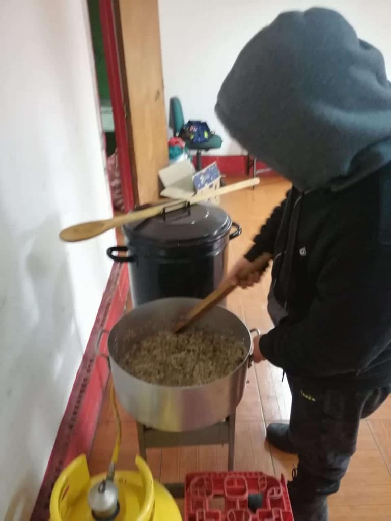La pandemia no ha pasado: Conoce a algunas de las ollas comunes que funcionan en Maipú