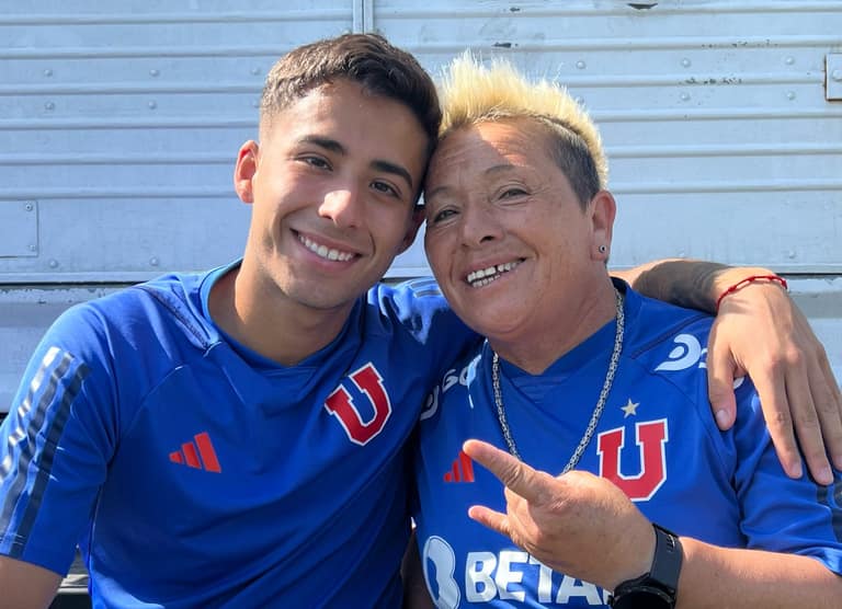 Isabel Berríos, primera entrenadora de fútbol mujer en el país: “Estoy esperanzada de que las mujeres puedan amar esta actividad como la amo yo”