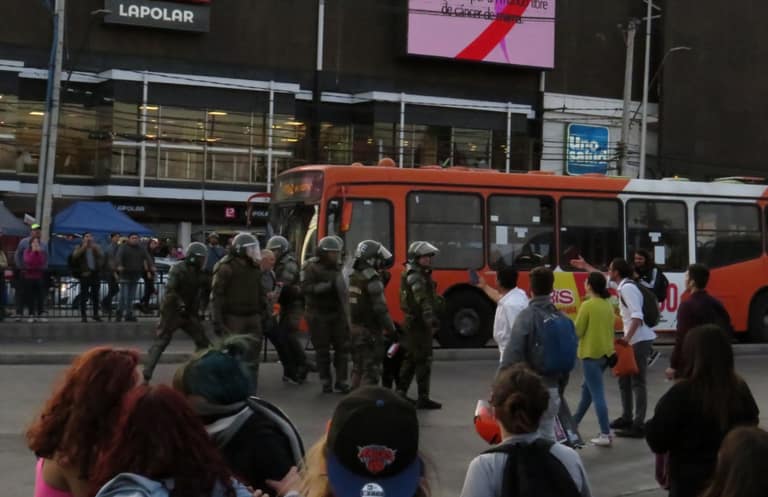 Secundarios y Fuerzas Especiales en Plaza Maipú