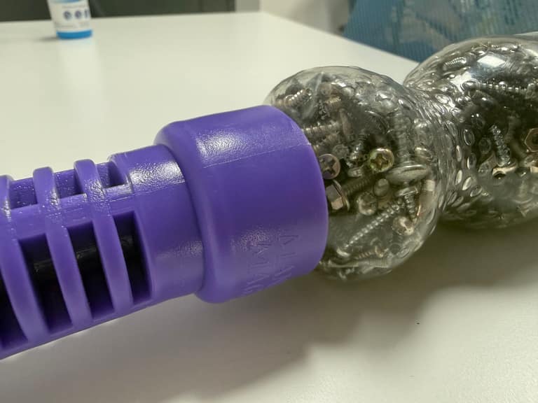 «Cuidar de ti y del medio ambiente está en tus manos»: la campaña de Luciano Gómez y su Manilla Mágica para revolucionar el reciclaje y el deporte escolar